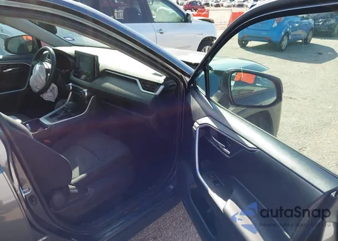 2021 Toyota Rav4 Xle z USA, uszkodzony, nr VIN 2T3W1RFV9MC097488